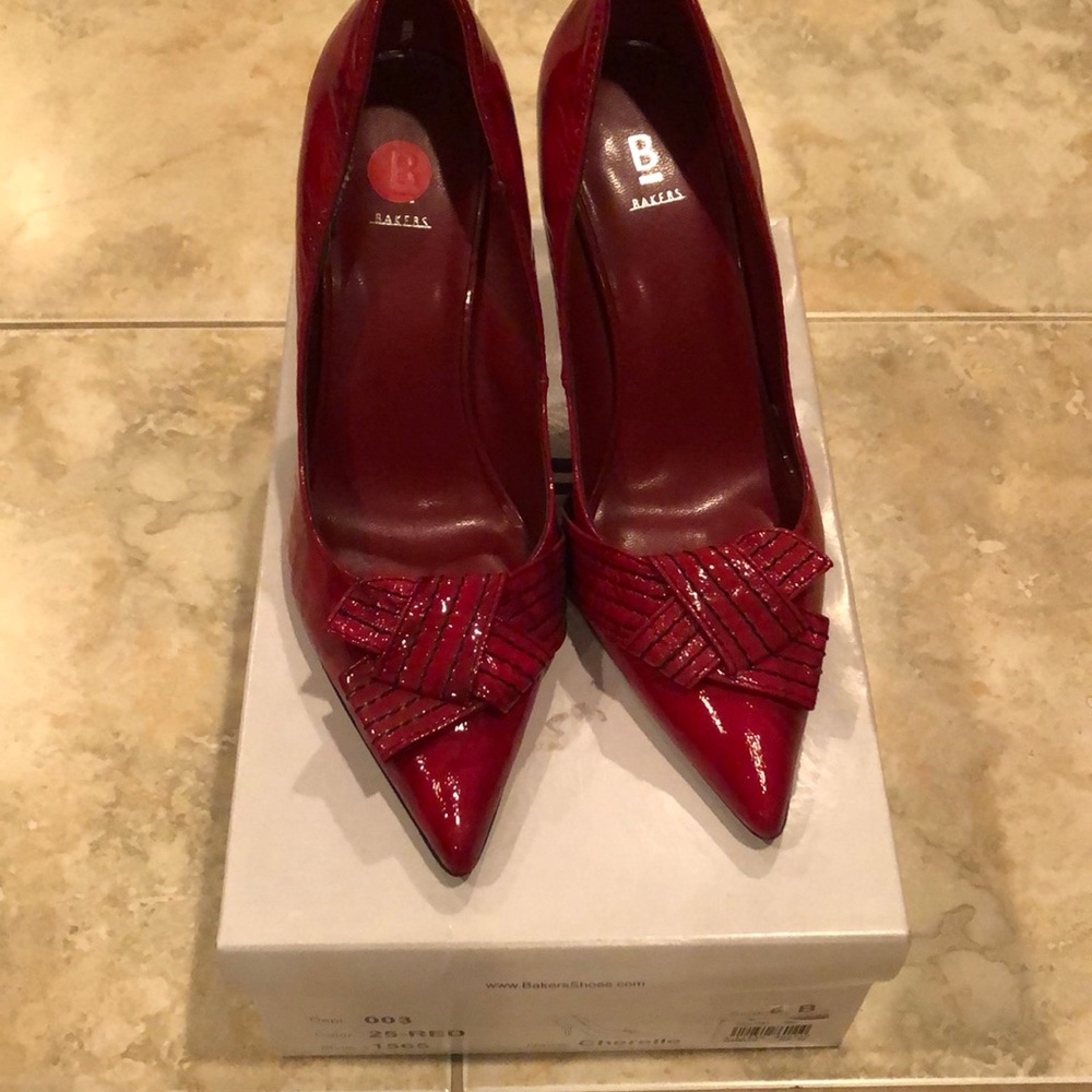 Red pumps